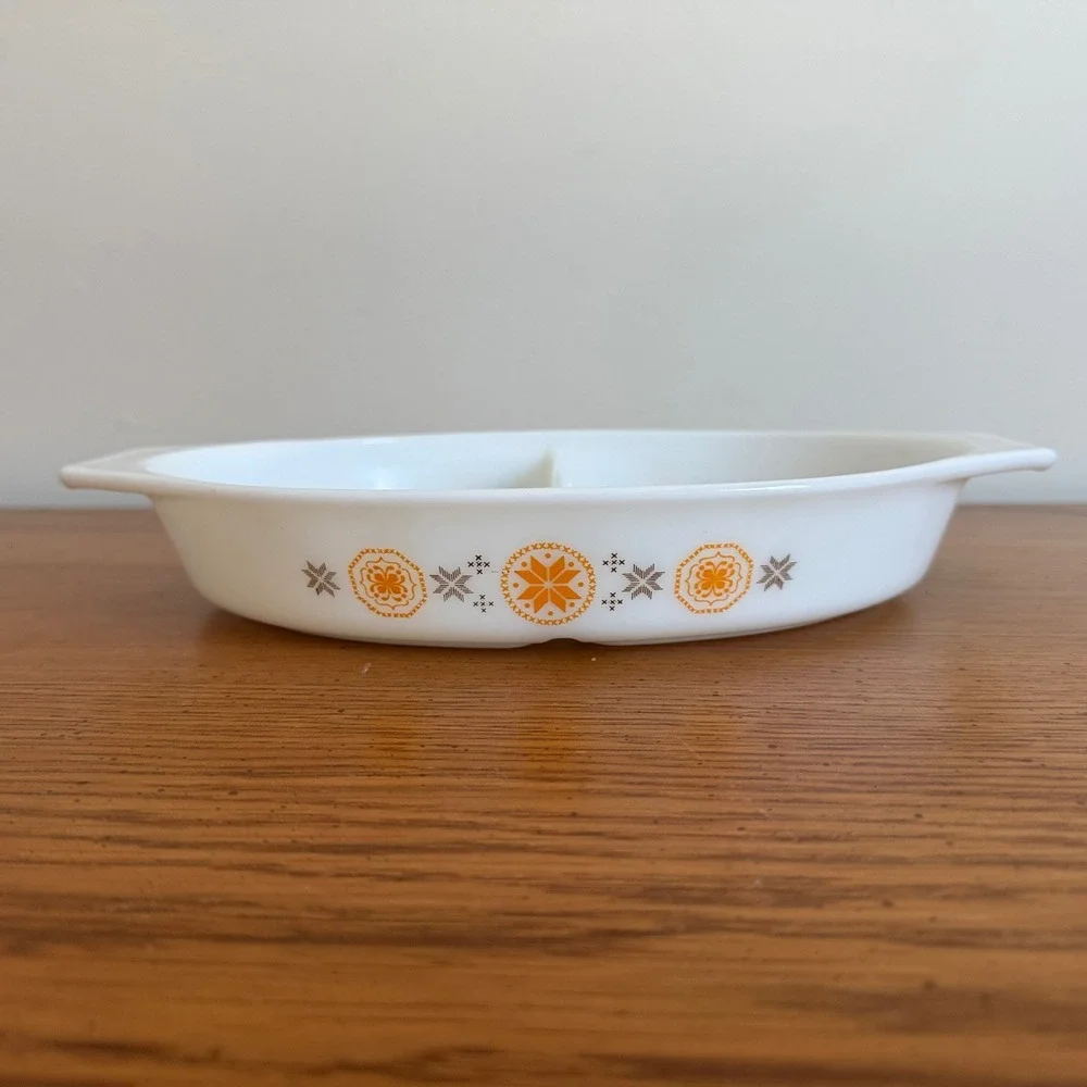 Pyrex‎ 1 1/2 Quart Divided Casserole Dish Town & Country Ovenware Vintage